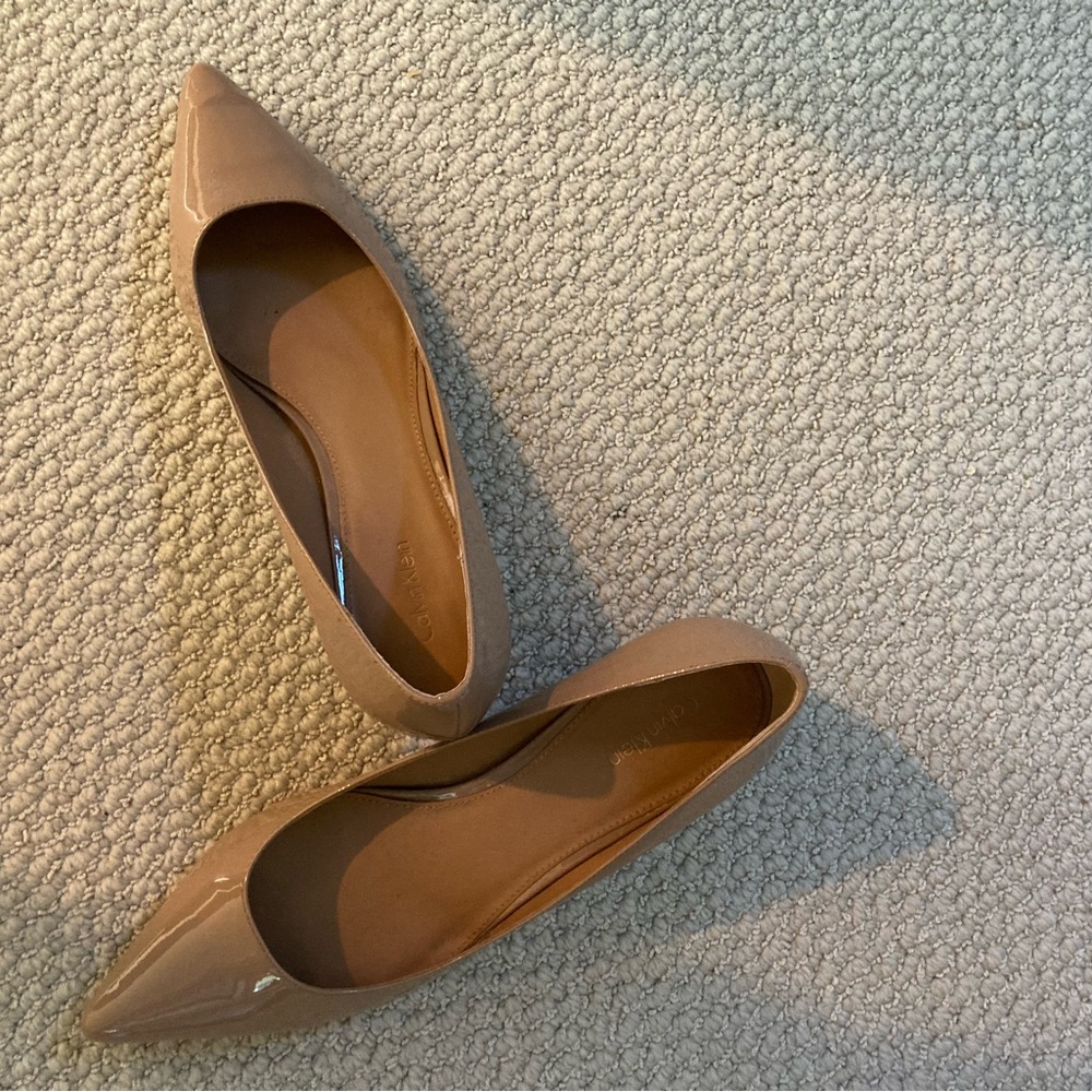 Calvin Klein low pumps, beige patent. Size 10.